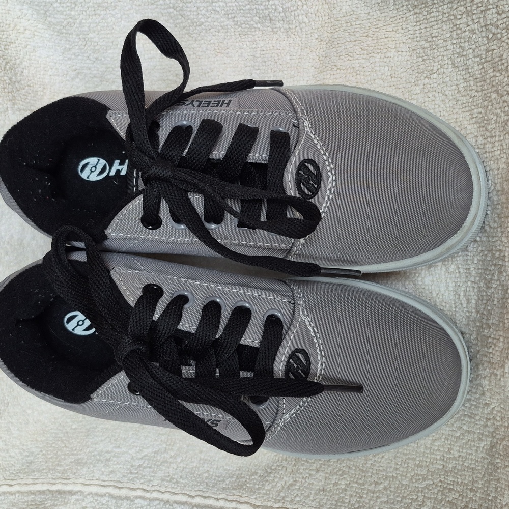 Heelys Size Youth 1. Could Use A Minor Cleaning.